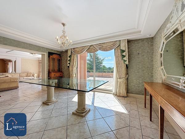 Appartement familial de standing – 5 chambres – Terrasse 213 m² – Jardin privatif 500 m² – Double garage – Cave – Prévessin-Moëns 01280