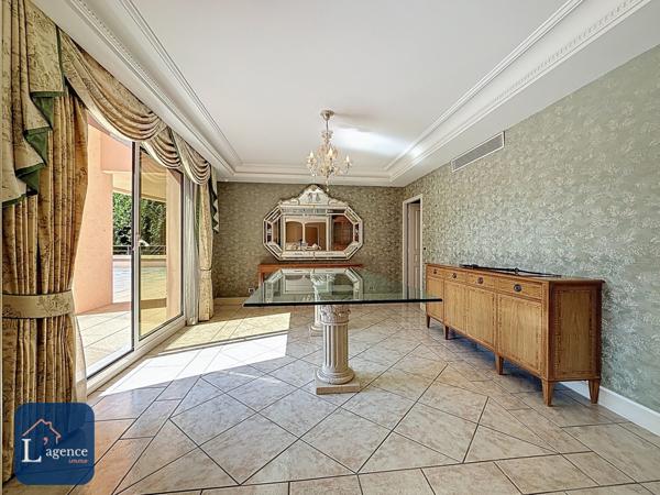 Appartement familial de standing – 5 chambres – Terrasse 213 m² – Jardin privatif 500 m² – Double garage – Cave – Prévessin-Moëns 01280