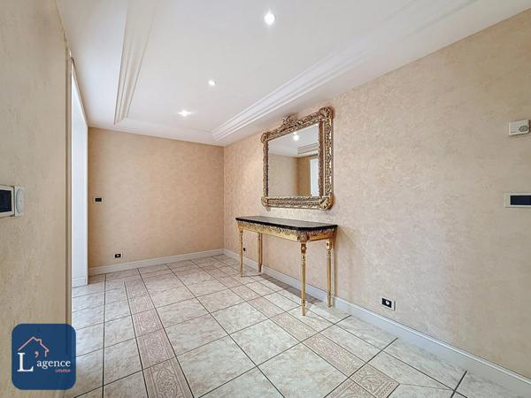 Appartement familial de standing – 5 chambres – Terrasse 213 m² – Jardin privatif 500 m² – Double garage – Cave – Prévessin-Moëns 01280