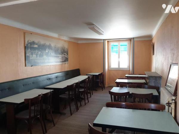 Immeuble avec local et logement de fonction pour investisseurs 