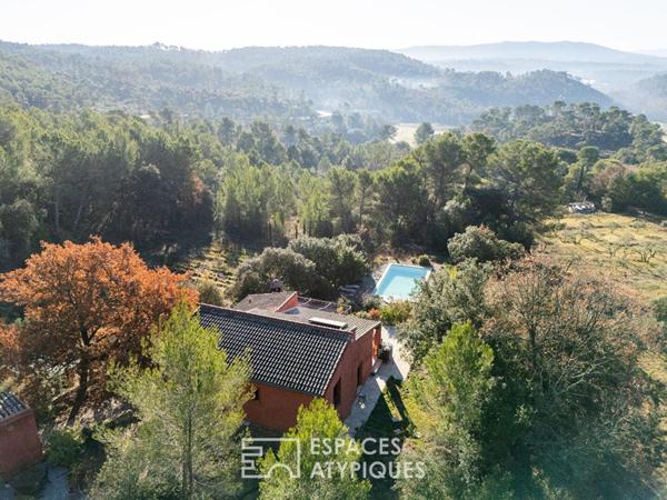 Maison de caractère dépendance avec piscine et vue