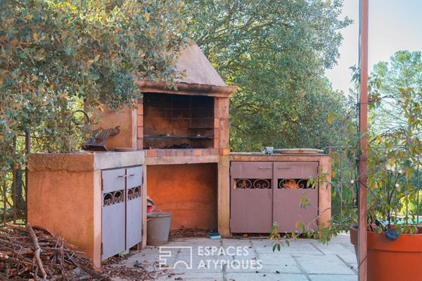 Maison de caractère dépendance avec piscine et vue