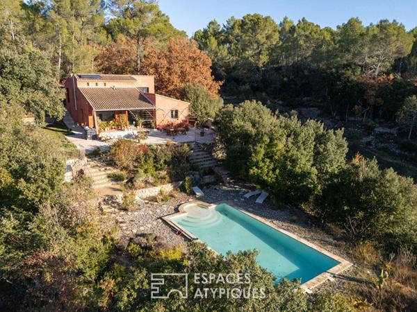 Maison de caractère dépendance avec piscine et vue