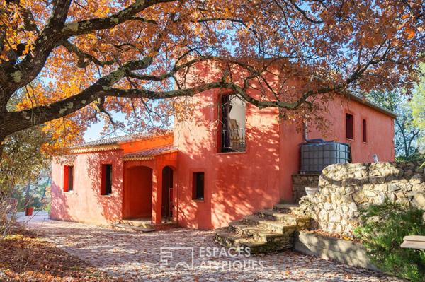Maison de caractère dépendance avec piscine et vue