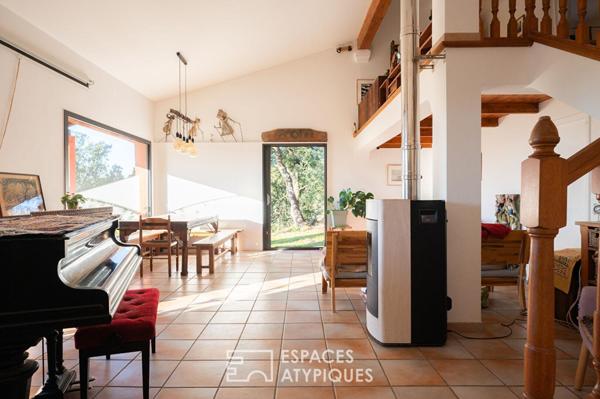 Maison de caractère dépendance avec piscine et vue