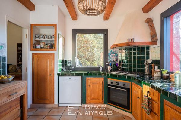 Maison de caractère dépendance avec piscine et vue