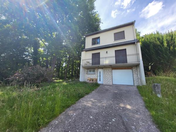 Maison familiale sur terrain arboré en centre ville