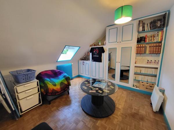 Maison familiale sur terrain arboré en centre ville