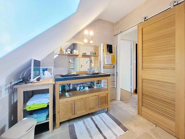 Maison familiale sur terrain arboré en centre ville