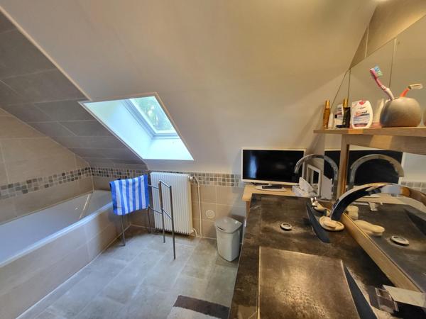 Maison familiale sur terrain arboré en centre ville