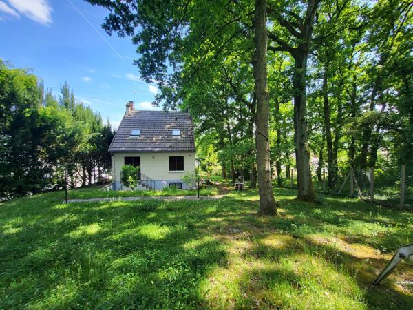 Maison familiale sur terrain arboré en centre ville
