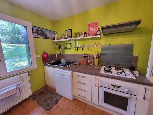 Maison familiale sur terrain arboré en centre ville