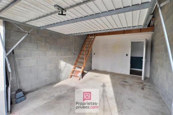 Spacieuse et lumineuse Maison de plain-pied de 2007 - 120 m2 habitables - 3 chambres - cellier avec garage attenant - 2 terrasses - piscine enterrée