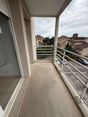 Appartement T2 avec terrasse et parking – Résidence LAROUDAL à Villeneuve