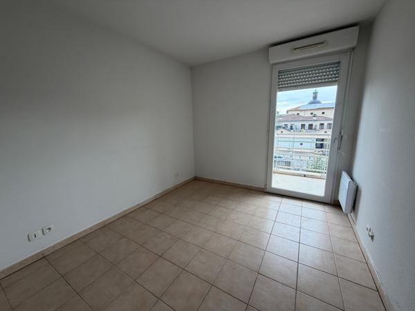 Appartement T2 avec terrasse et parking – Résidence LAROUDAL à Villeneuve