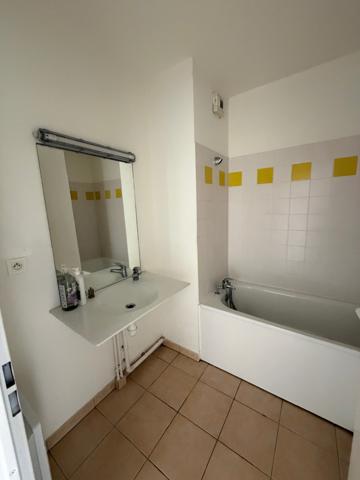 Appartement T2 avec terrasse et parking – Résidence LAROUDAL à Villeneuve