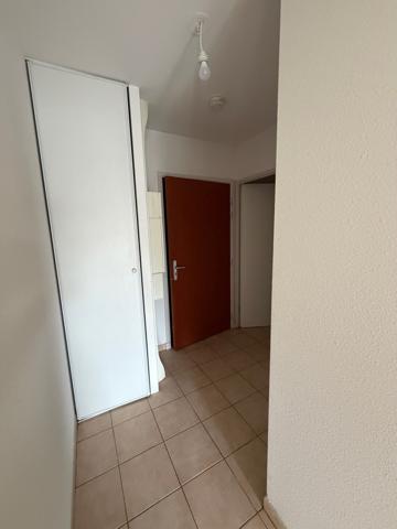 Appartement T2 avec terrasse et parking – Résidence LAROUDAL à Villeneuve