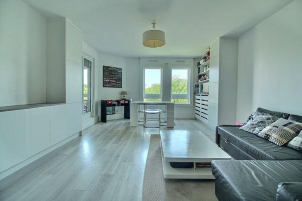 Suresnes Carnot-Gambetta : Appartement 4 pièces familial lumineux avec 2 extérieurs, parking et cave