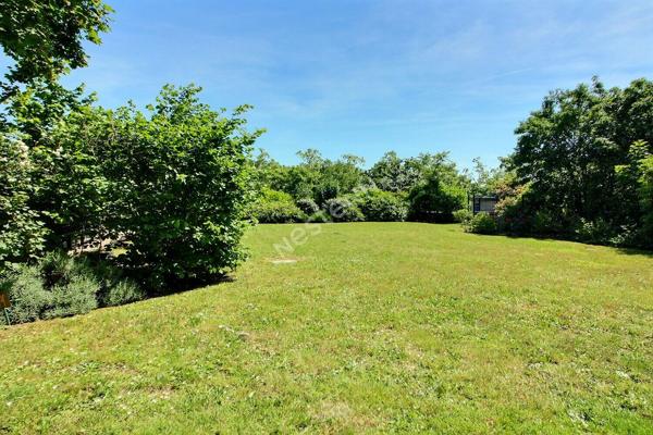 Suresnes Carnot-Gambetta : Appartement 4 pièces familial lumineux avec 2 extérieurs, parking et cave