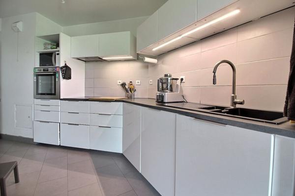 Suresnes Carnot-Gambetta : Appartement 4 pièces familial lumineux avec 2 extérieurs, parking et cave