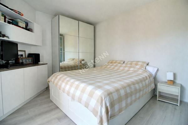 Suresnes Carnot-Gambetta : Appartement 4 pièces familial lumineux avec 2 extérieurs, parking et cave