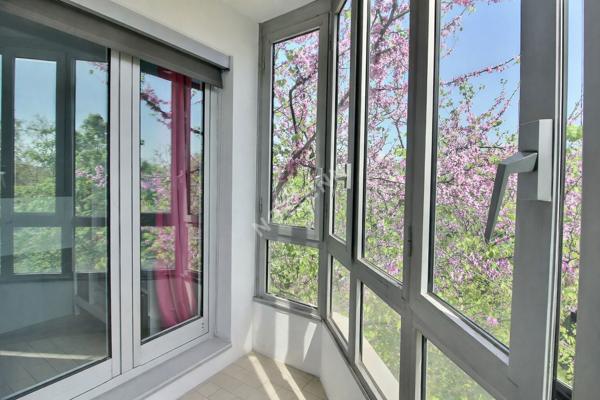 Suresnes Carnot-Gambetta : Appartement 4 pièces familial lumineux avec 2 extérieurs, parking et cave