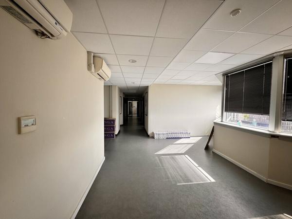 TOURS CENTRE QUARTIER GARE BUREAUX A VENDRE DE 597 M² ET 15 PARKINGS
