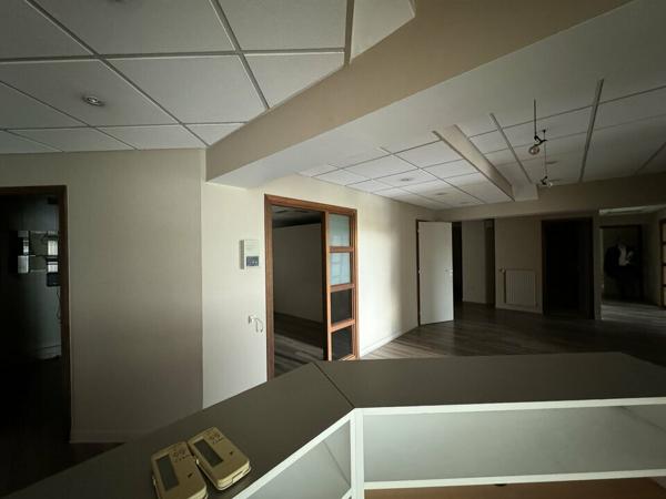 BUREAUX à LOUER de 219 m²