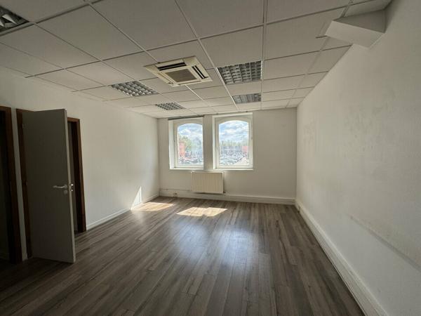 BUREAUX à LOUER de 219 m²