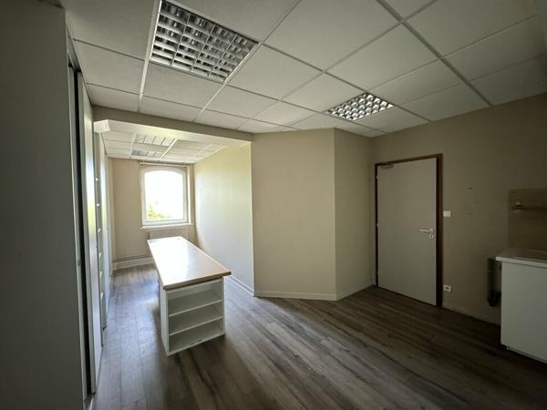 BUREAUX à LOUER de 219 m²