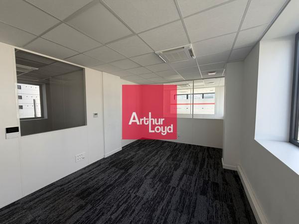 BUREAUX A LOUER + COMMERCE DANS IMMEUBLE RECENT A SEYSSINET PARISET