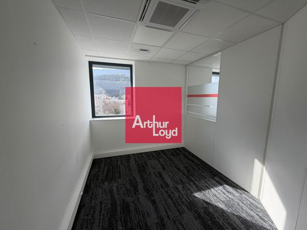 BUREAUX A LOUER + COMMERCE DANS IMMEUBLE RECENT A SEYSSINET PARISET