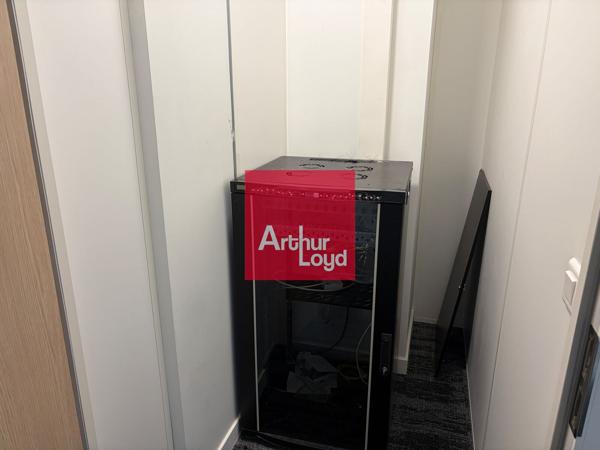 BUREAUX A LOUER + COMMERCE DANS IMMEUBLE RECENT A SEYSSINET PARISET