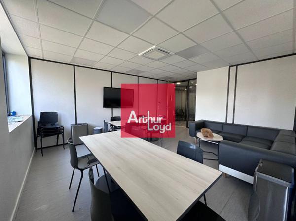 BUREAUX A LOUER + COMMERCE DANS IMMEUBLE RECENT A SEYSSINET PARISET