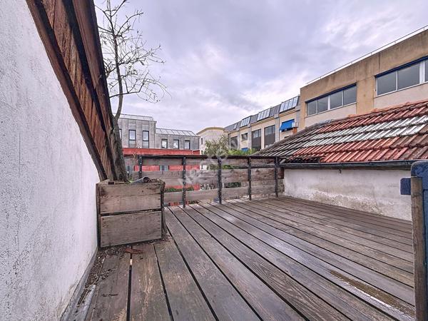BAS MONTREUIL LIMITE VINCENNES, DERNIER ETAGE, 2/3 PIECES EN DUPLEX DE 39M² (88M² AU SOL) AVEC TERRASSE PRIVATIVE.