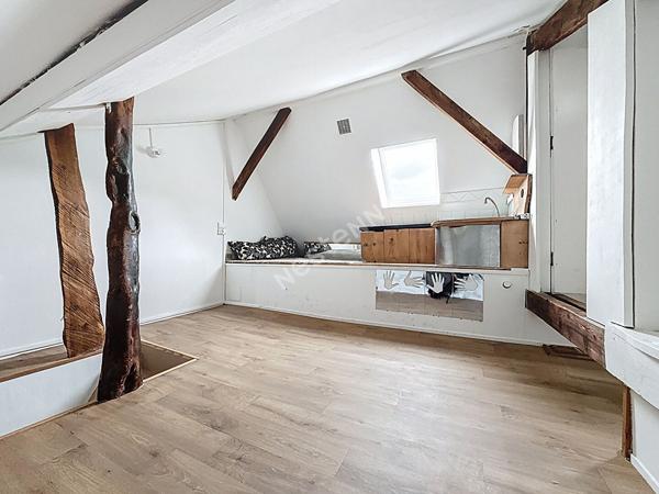BAS MONTREUIL LIMITE VINCENNES, DERNIER ETAGE, 2/3 PIECES EN DUPLEX DE 39M² (88M² AU SOL) AVEC TERRASSE PRIVATIVE.