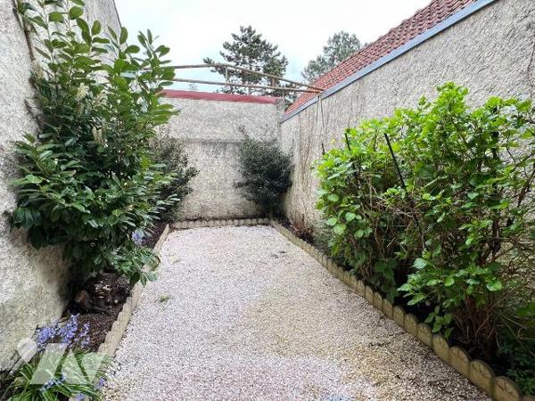 déalement situé en plein c?ur du centre ville, 

UNIQUEMENT CHEZ VOTRE NOTAIRE !

Vaste imm...