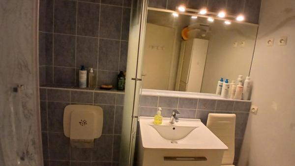 ROYAN 17200. Agréable appartement de 72 m² habitable avec balcon. A 500 m du marché central et de la grande plage