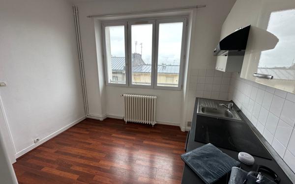 Immeuble à vendre    2 pièces • 220 m2 Brest