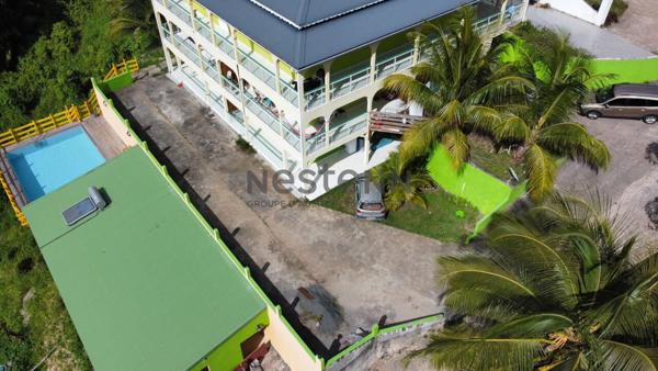 A VENDRE IMMEUBLE D'APPARTEMENTS MEUBLES A SAINTE-ANNE