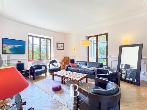 Chambéry, Maison 8 Chambres -  335 m² à vendre