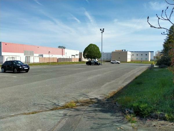 A VENDRE 480M² BUREAU COMMERCIAL POITIERS NORD - ZONE COMMERCIALE LES PORTES DU FUTUR