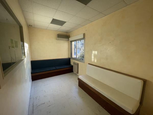 Bureaux de plain pied à louer à Béziers, secteur médical et hôpital.