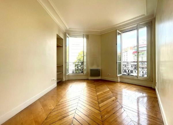 Appartement à vendre    2 pièces • 44,26 m2 Paris 18