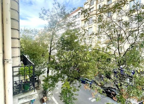 Appartement à vendre    2 pièces • 44,26 m2 Paris 18