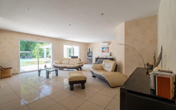 Maison à vendre    7 pièces •  Gastes