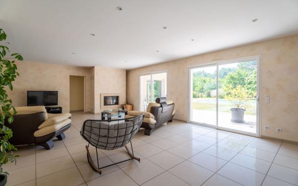 Maison à vendre    7 pièces •  Gastes