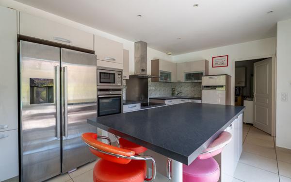 Maison à vendre    7 pièces •  Gastes