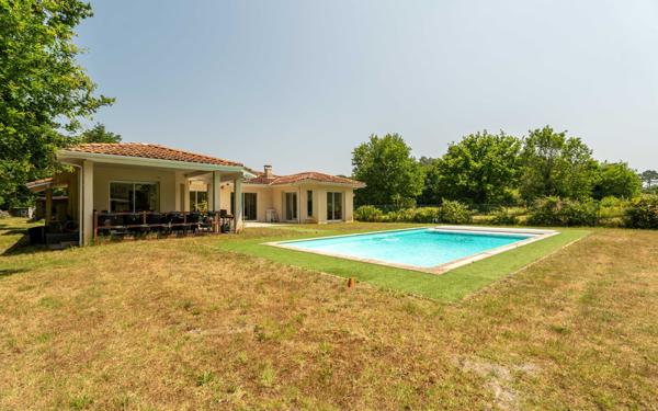 Maison à vendre    7 pièces •  Gastes