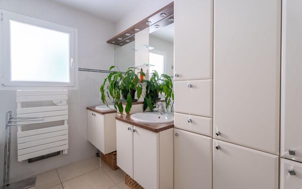 Maison à vendre    7 pièces •  Gastes